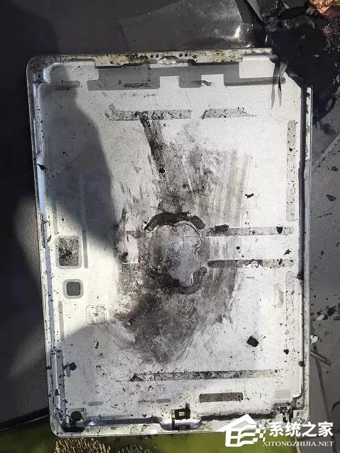 iPad半夜充电突然爆炸：零件炸的到处都是