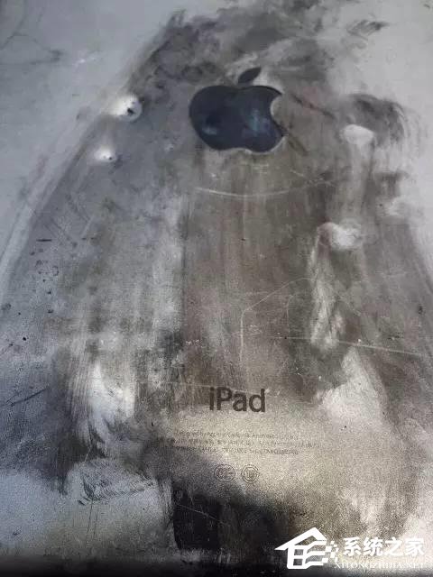 iPad半夜充电突然爆炸：零件炸的到处都是