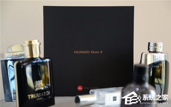 华为Mate 9曜石黑版开箱图赏：这次黑的亮眼
