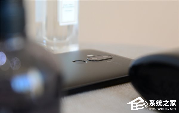 华为Mate 9曜石黑版开箱图赏：这次黑的亮眼