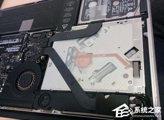 苹果MacBook内暗藏硬币 是谁放进去的？