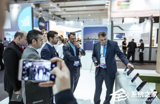 海信双屏手机A2亮相MWC2017:双屏设计备受关注
