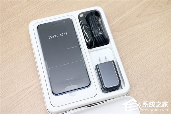 HTC U11开箱图赏：“炫蓝银”闪闪惹人爱