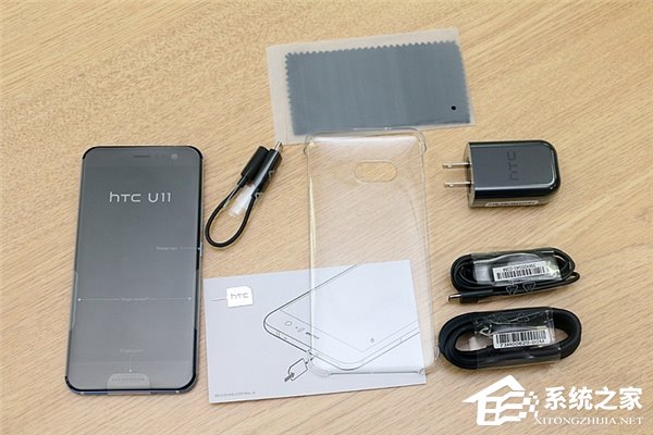 HTC U11开箱图赏：“炫蓝银”闪闪惹人爱