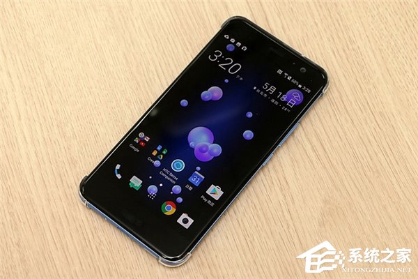 HTC U11开箱图赏：“炫蓝银”闪闪惹人爱