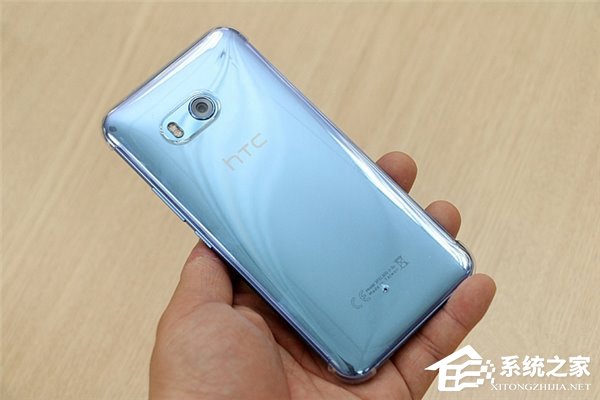 HTC U11开箱图赏：“炫蓝银”闪闪惹人爱