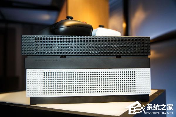 史上最小的Xbox One主机？外媒发布Xbox One X和One S新旧主机对比照