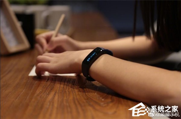 荣耀手环3图赏：超大屏高颜值