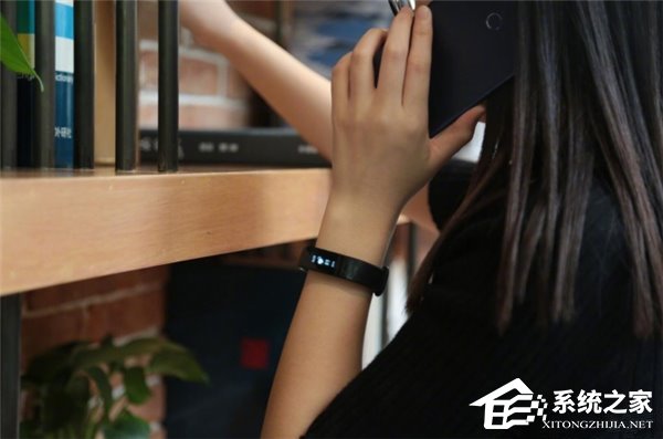 荣耀手环3图赏：超大屏高颜值