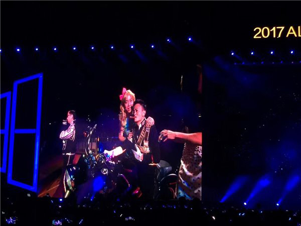 阿里巴巴18周年年会：马云变身迈克尔·杰克逊跳舞帅炸