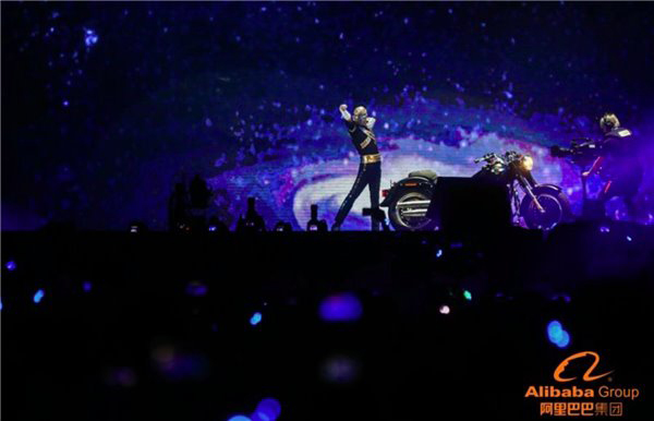 阿里巴巴18周年年会：马云变身迈克尔·杰克逊跳舞帅炸