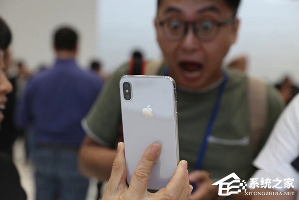 买iPhone8 Plus还是等iPhone X？iPhone X和iPhone8 Plus评测对比