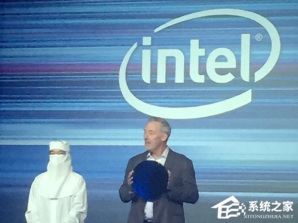 一次把“牙膏”挤完？Intel首次展示基于10nm工艺制程的晶圆