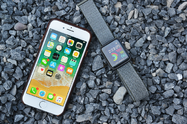 苹果Apple Watch Series 3开箱图赏：抢眼小红点
