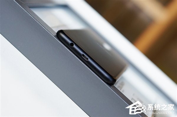 1999元！三星第二款双摄机Galaxy C8真机图赏