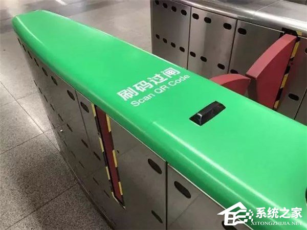 马化腾体验深圳地铁“扫码过闸”功能