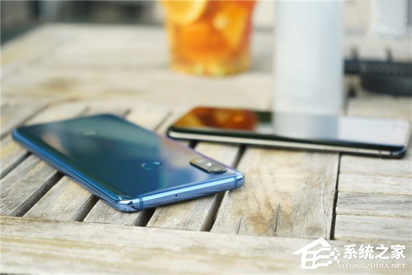 小米8好不好？小米8亮蓝版真机上手体验评测