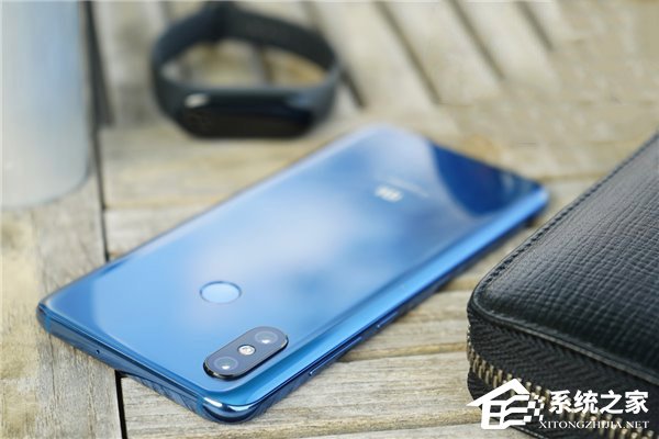 小米8好不好？小米8亮蓝版真机上手体验评测