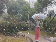 抖音怎么制作操控雨效果 抖音操控雨效果制作方法