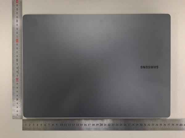 三星 Galaxy Book 3 Ultra 笔记本真机曝光，与苹果MacBook Pro 16 正面交锋