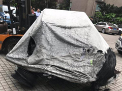 网曝自燃轿车被送到特斯拉体验中心待检